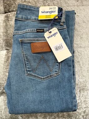 Women’s size 24 Wrangler Boot Cut Jeans NWT